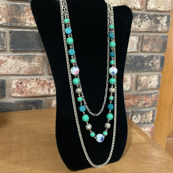Vintage triple strand filagree,green & floral beaded gold tone chain necklace - Picture 3 of 7